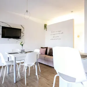https://la-casa-sul-lago-desenzano.it-lombardy.com